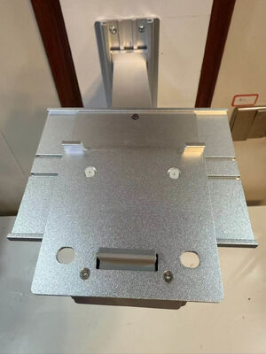 উচ্চতা সামঞ্জস্যযোগ্য মেটাল ওয়াল ব্র্যাকেট হাসপাতালের ওয়ার্ড রোগীর মনিটর মাউন্ট জন্য